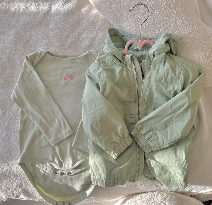 Вітровка фісташкова у розмірі 80 - 92 та боді Next у розмірі 92