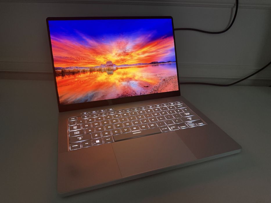 ASUS ROG ZEPHYRUS G14 GA403UV R7-8845HS 14" 2,8K OLED 120Hz 16GB 1TB SSD RTX4060
