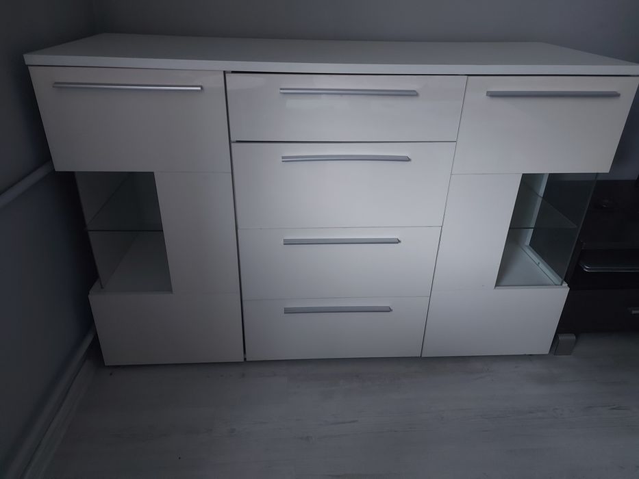 Biała komoda ZA DARMO