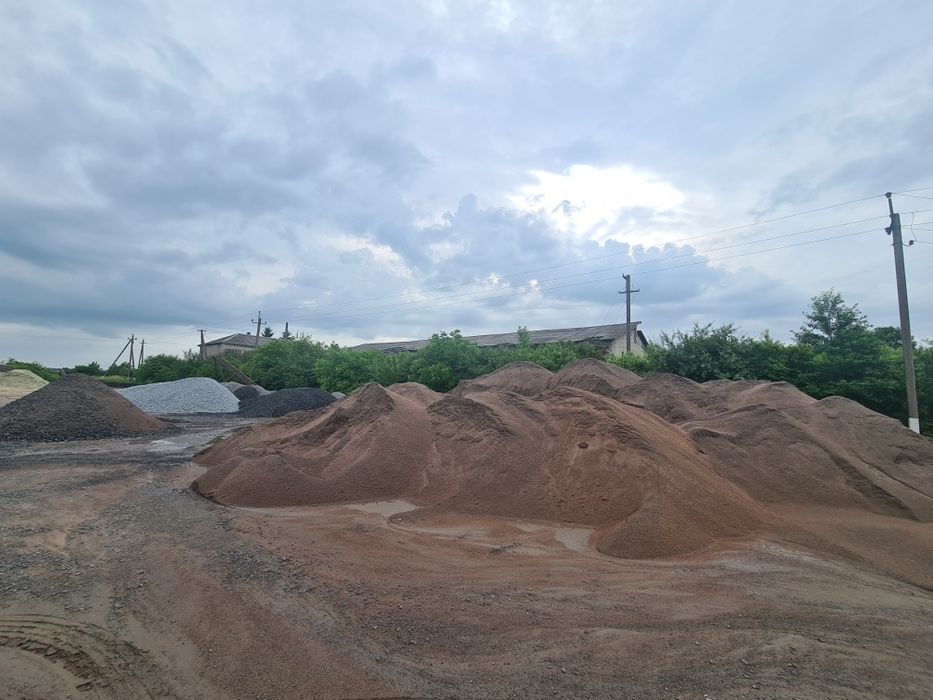 Радехів Щебінь(різних фракцій),відсів,пісок,бетон,послуги маніту