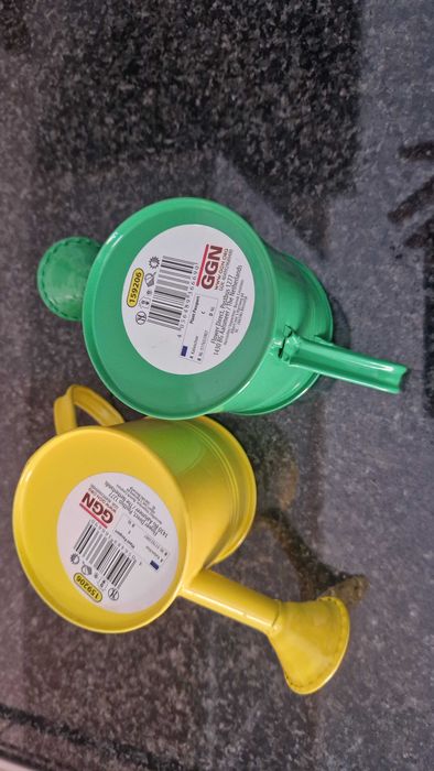Conjunto dois regadores pequenos