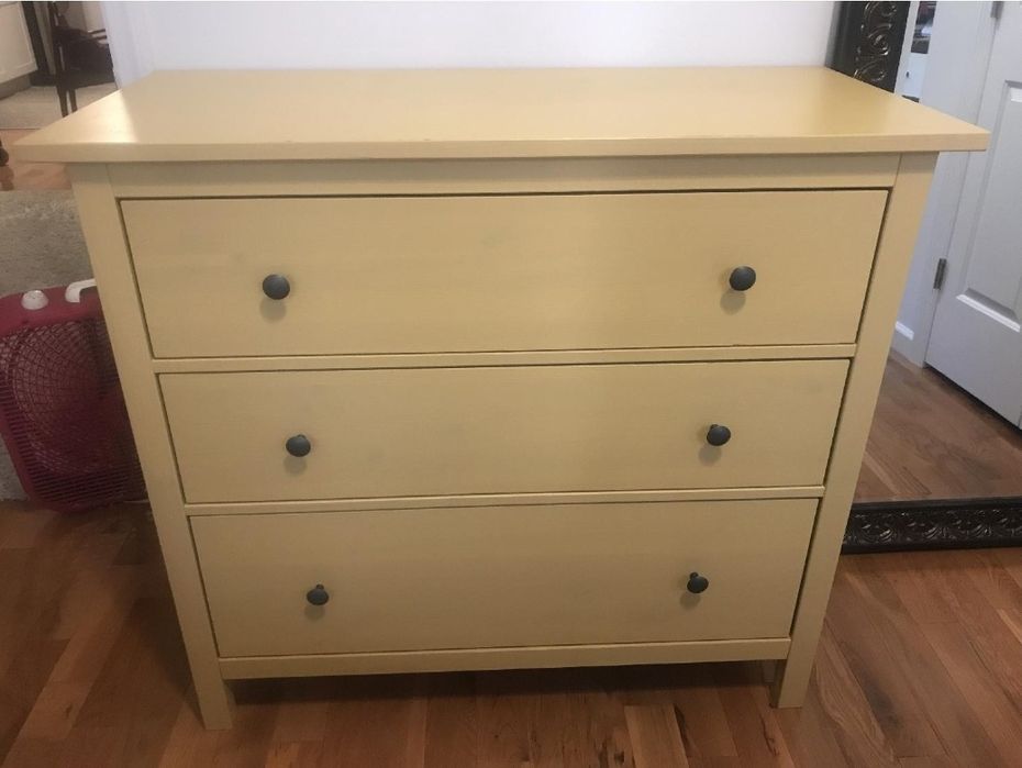 Hemnes Ikea żółta komoda limitowana edycja seria lite drewno