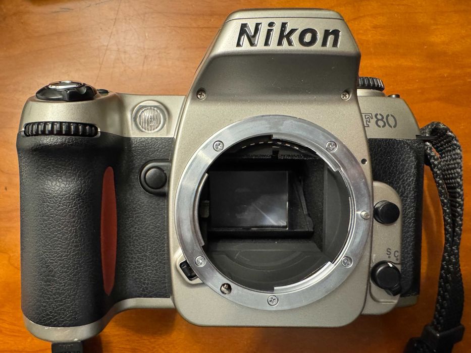Máquina Fotográfica NIKON F80 Reflex Analógica - Como Nova