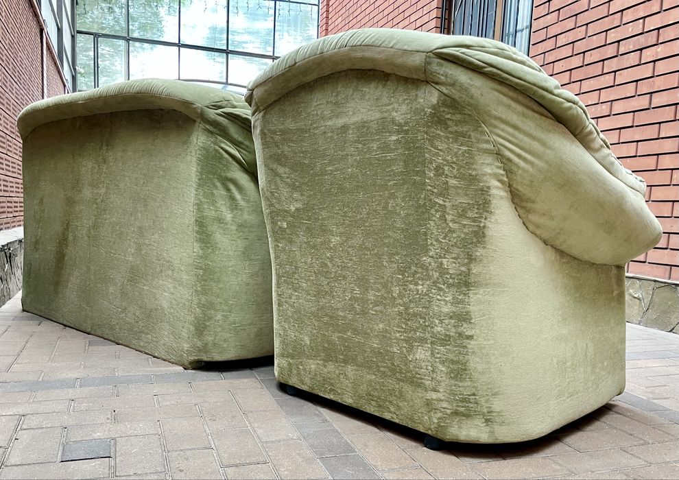 Комлект  мʼяких меблів виробництва Німеччина: диван та 2 крісла