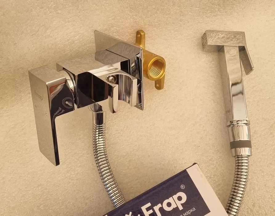 Витрина.Немецкий встраиваемый смеситель(кран) для гигиенического душа