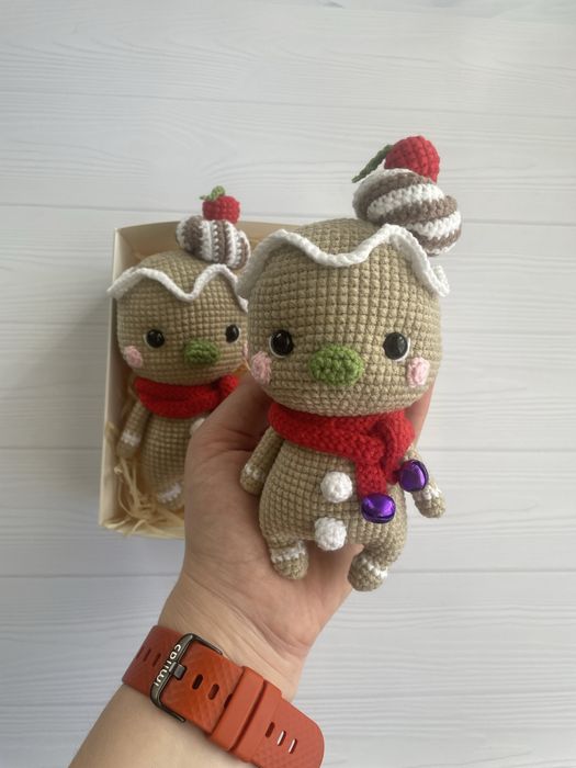 Пряниковий чоловічок звʼязаний гачком