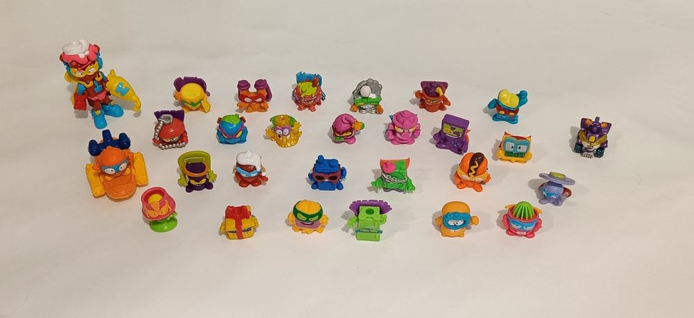 Superthings zestaw 26 figurek plus gazetki