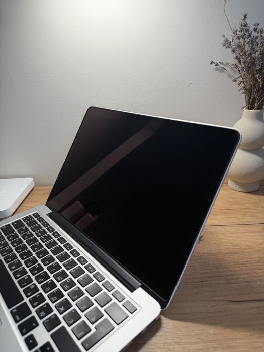 MacBook Pro 13’ 2015 Intel i5 16Gb RAM 256Gb SSD новий акб