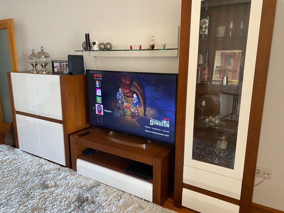 Jogo de Sala Completo Moderno | Madeira Maciça | Excelente Estado | €500 Negociáveis