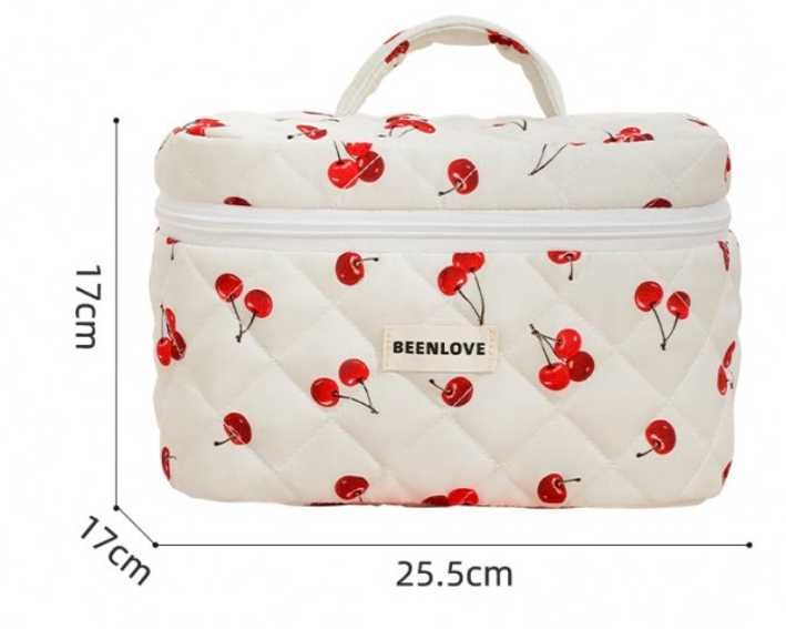 Kosmetyczka damska kuferek pikowany w wisienki 25,5 cm