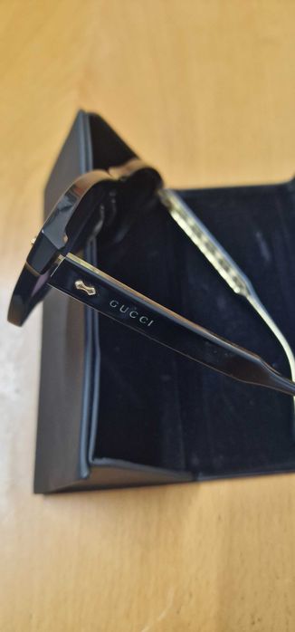 Gucci. sem marcas de uso, como novo