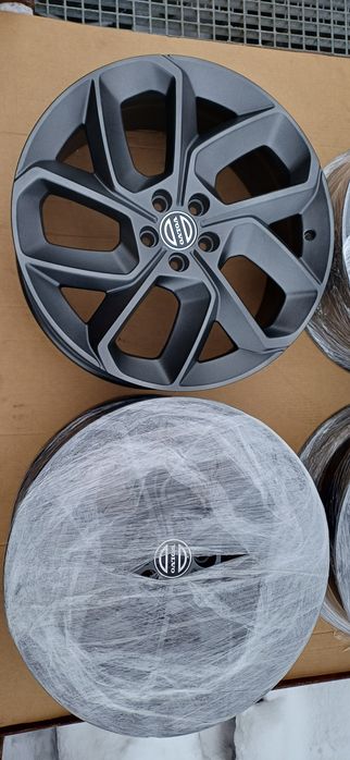 Alufelgi VOLVO 8x20 cali , rozstaw śrub 5x108 , średnica piasty 63,3.