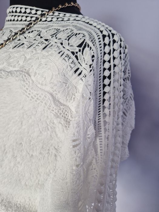 Ażurowy biały sweterek