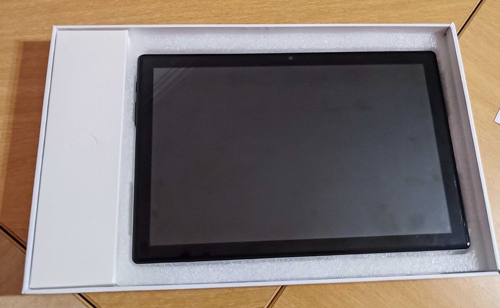 Tablet novo e smartphone usado em muito bom estado.