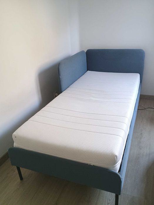 Cama de solteiro Blakullen com estrado e colchão akrehamn.