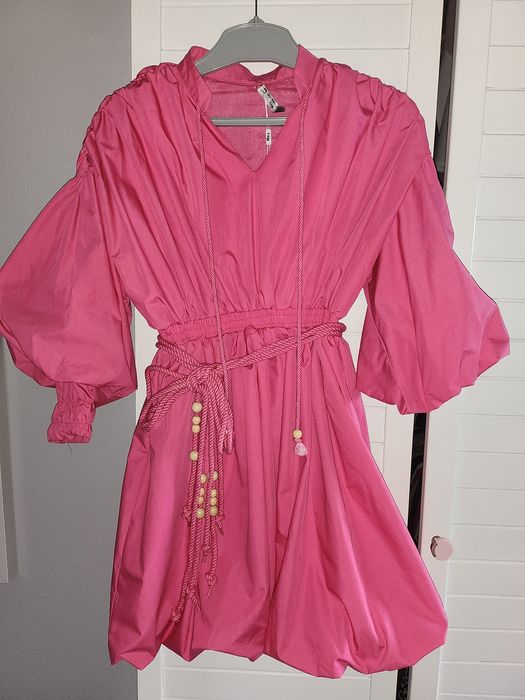 Nowa różowa sukienka