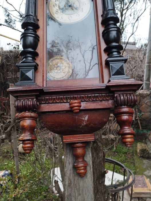 Продам. Часы старые. . Под реставрацию