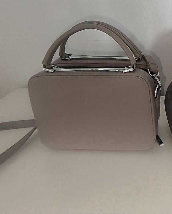 Сумка Карлос Марконі кросбоді сумочка каркасна колір тауп