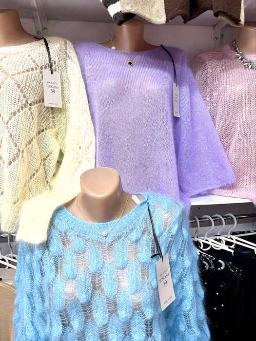 Свитер тонкий, весенний, королевский мохер , Италия.