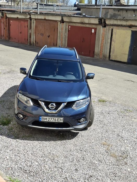 Машина Nissan Rogg