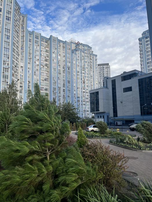 Дніпровська Набережна,26. Оренда  квартири ст.м. Осокорки 300 м.