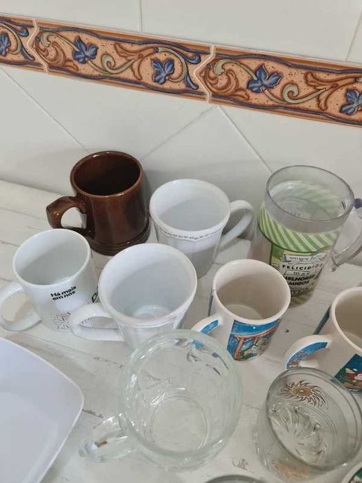 Conjunto Lote Copos Canecas Louças Porcelanas Vidros Taças Antigos