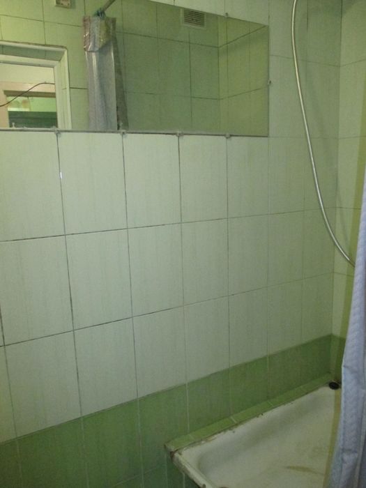 Кімната в гуртожитку.Дружба.Комунальні лише світло.