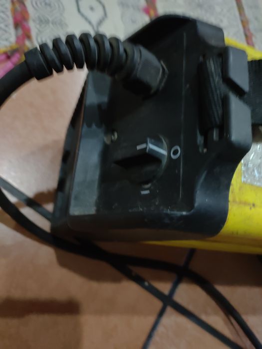 Máquina de soldar trifásica a funcionar na perfeição