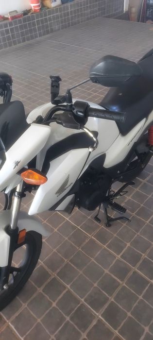 Mota 125 impecável