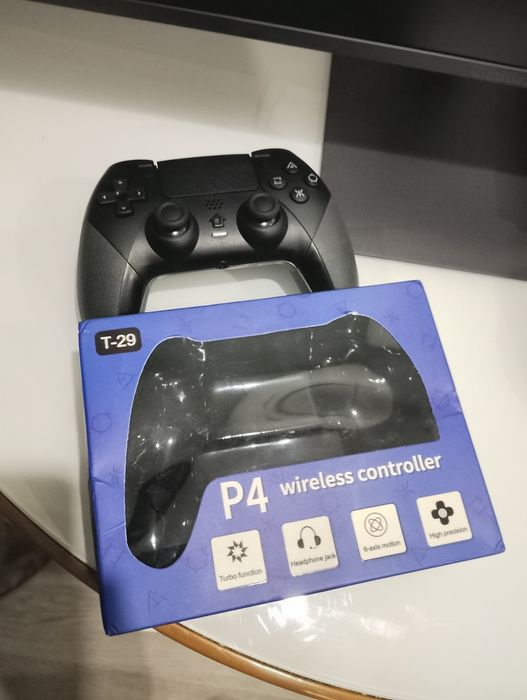 PS4 slim 1TB + 2 comandos + FIFA 20