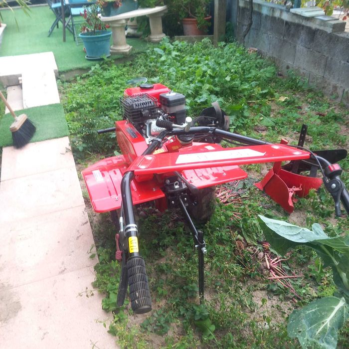 Motocultivador a gasolina