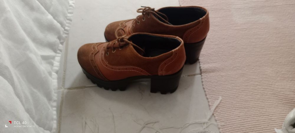 Sapatos de salto alto