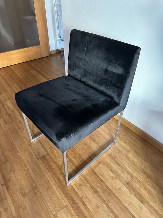 Mesa de jantar e cadeiras