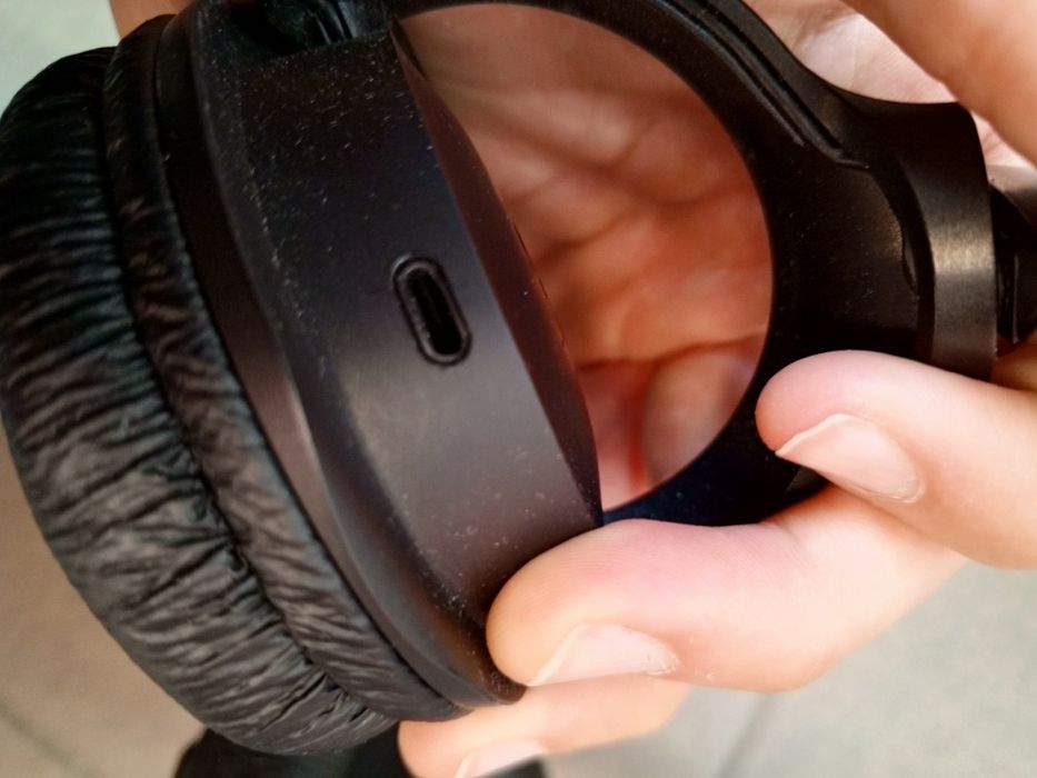 Słuchawki nauszne JBL Tune 510BT Czarny

Stan techniczny: 100% sprawny