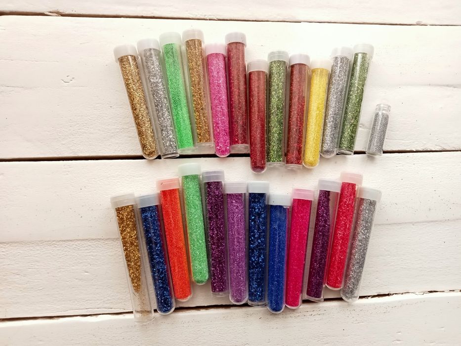 Zestaw brokatów i ozdób