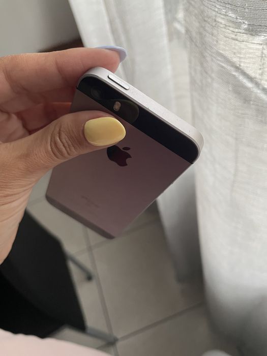 Iphone SE (2016) + carregador NOVO