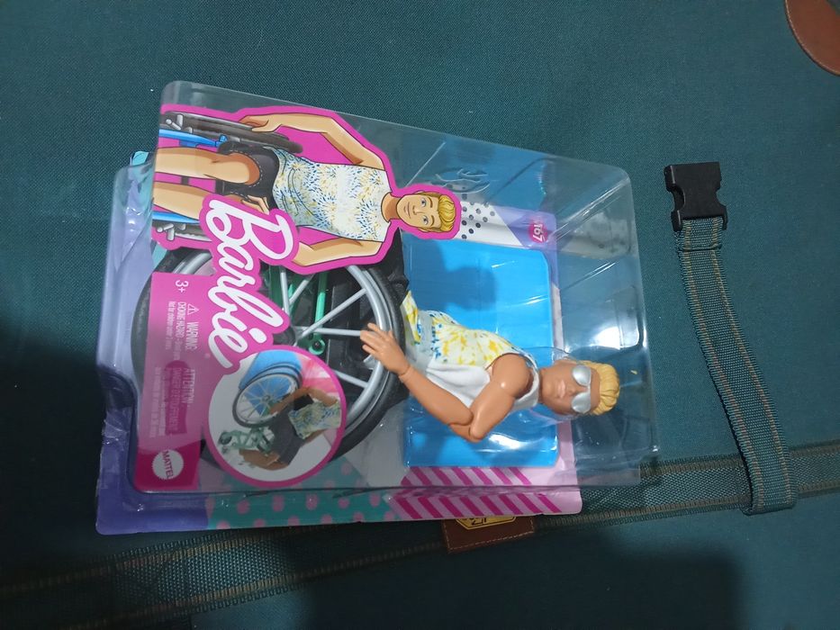 Barbie, Ken cadeira de rodas.