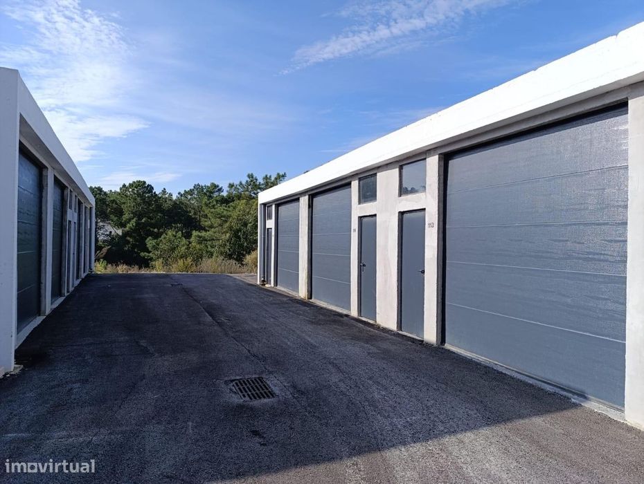 Armazém/Garagem Nova Condomínio Fechado Bons Acessos- Torres Vedras