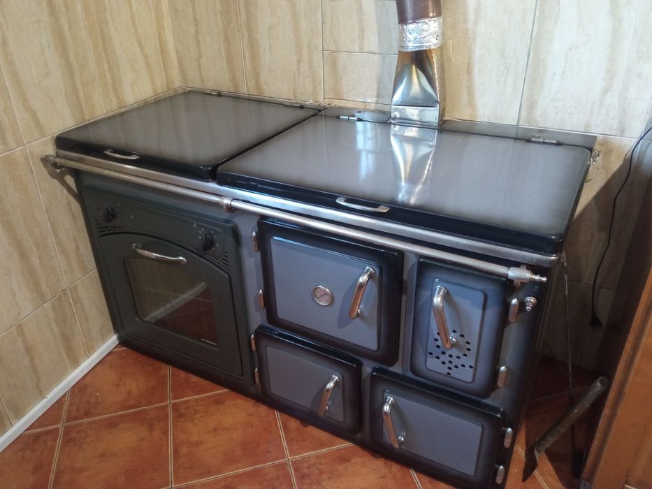 Fogão a lenha com forno elétrico mais placa elétrica