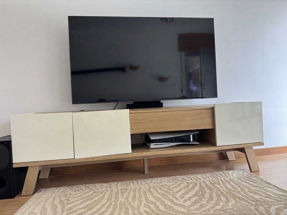 Móvel / Rack de TV - 2 Portas e 1 Gaveta