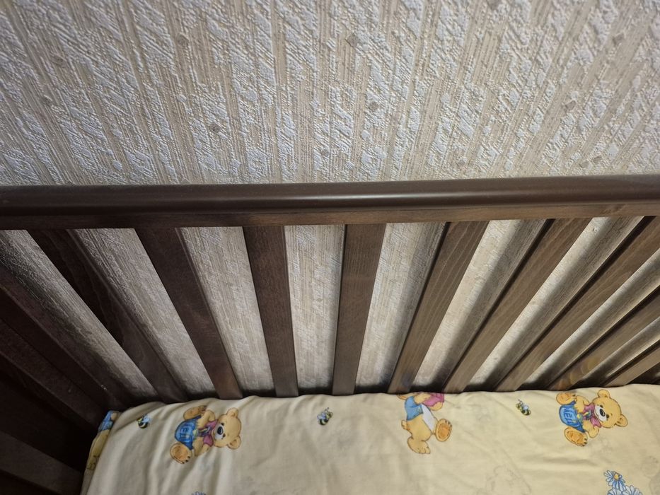 Терміново продам ліжечко та комод з сповивальним блоком фірми Верес