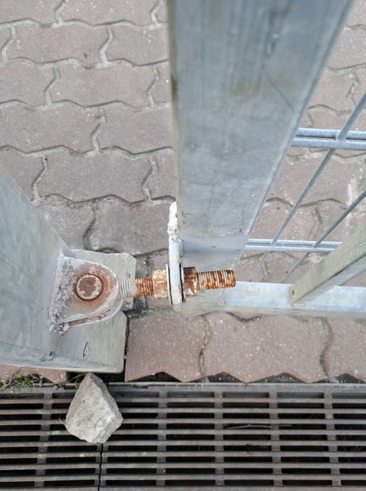 Brama metalowa skrzydłowa