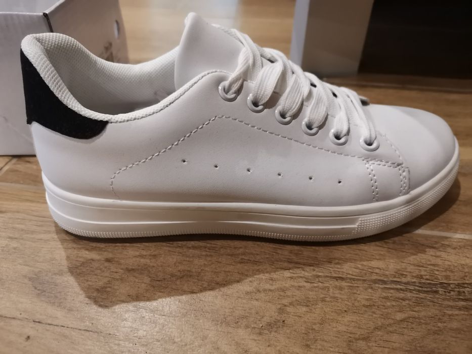 Sneakersy. Buty sportowe