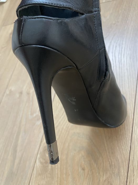 Botki skórzane Guess rozm. 40