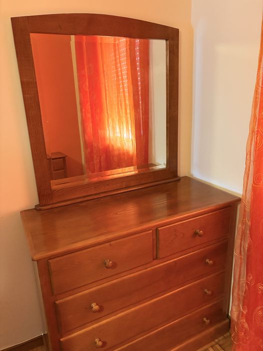 Arrendo quarto na Senhora da Hora. Não arrendo para homem ou casal.