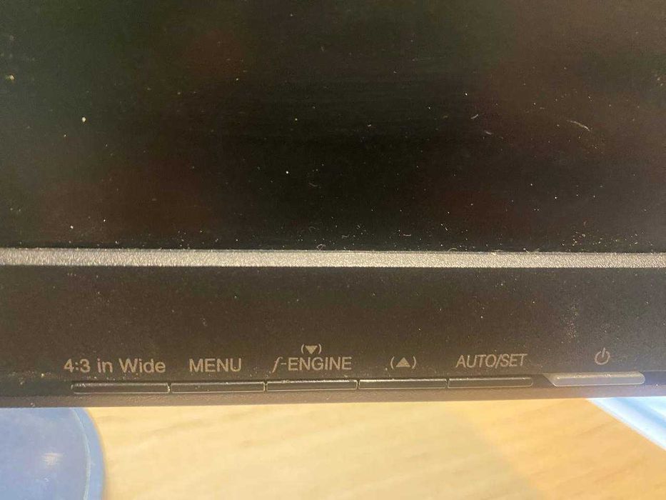 Монитор LG W2242s