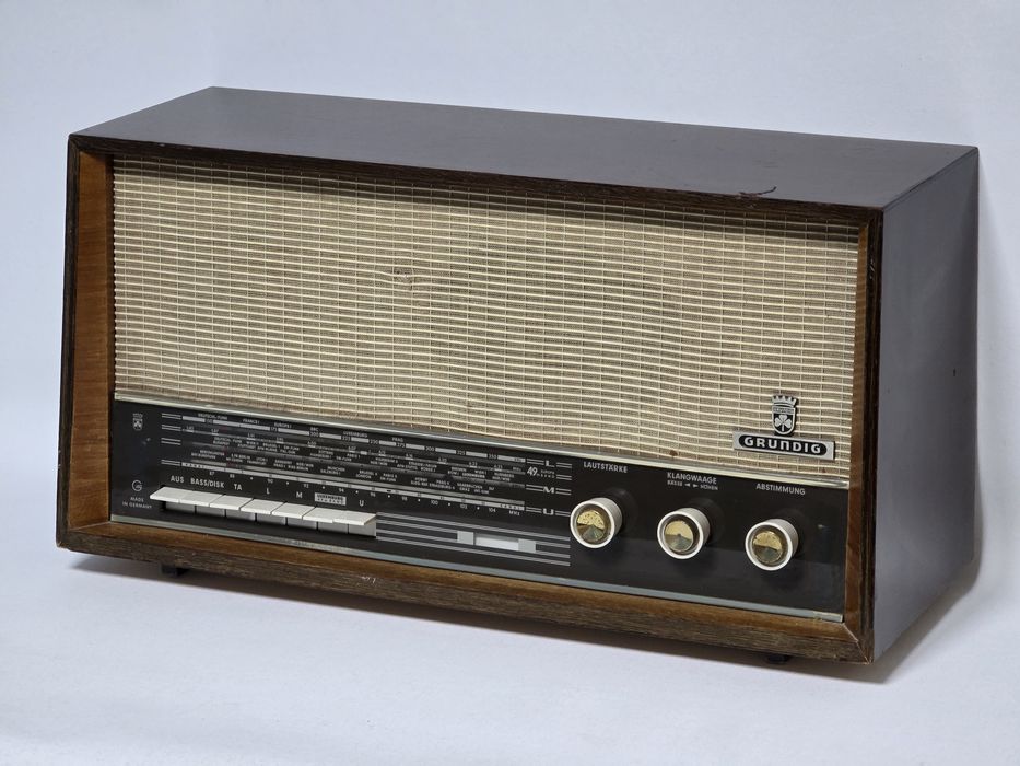 Rádio antigo reparado Grundig