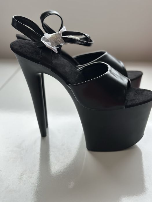 Sandálias de Salto Alto Plataforma  – Pretas, 44