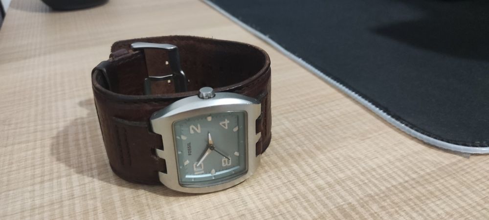 Relógio Fóssil C/ pulseira em pele