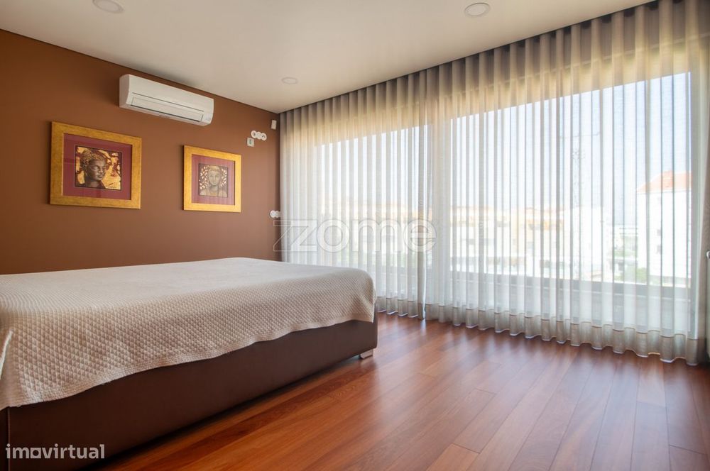 Moradia Exclusiva T4 em Ermesinde com Piscina e Jardim